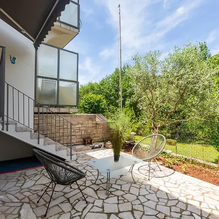 Exodus Апартаменти *